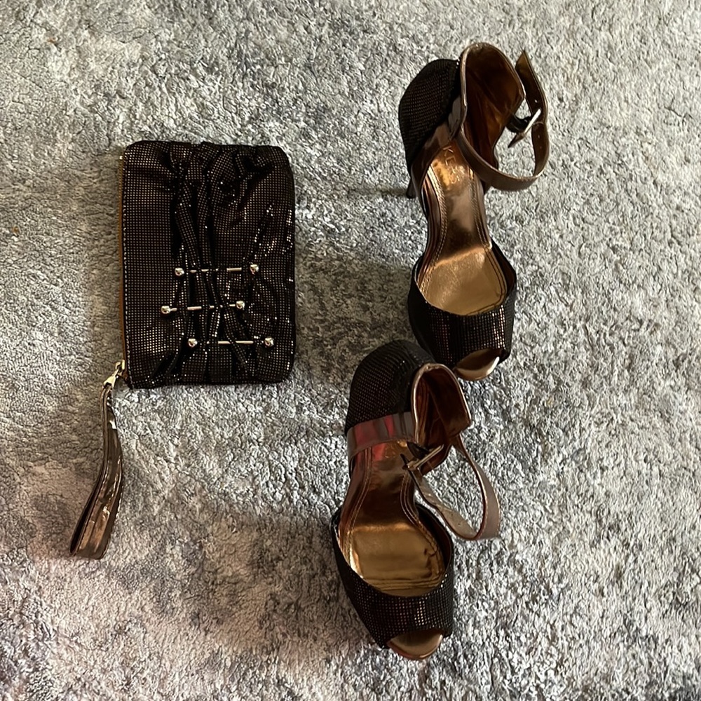 Pre owned Bakers brown high heels size 7 with matching bag